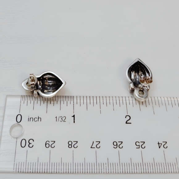 Vintage Sterling Silver Faux Pearl Fluted Post back Earrings - Picture 7 of 8